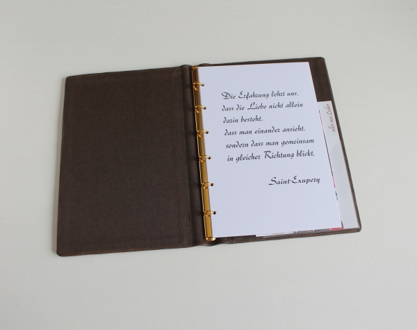 Stammbuch "Lebensbaum" aus Nappaleder-Vintageart, braun mit goldenem Schrift